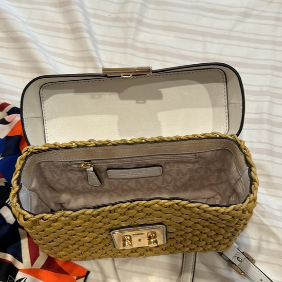 Michael Kors basket weave bag - Picture 5 of 7